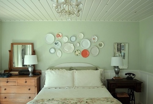 Hanging plates can be used to minimize bedroom decor cost.