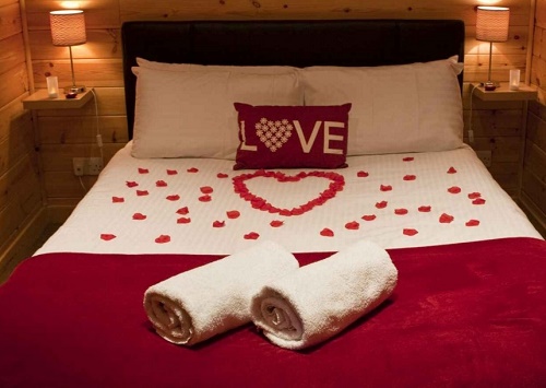 5 tips to decor bedroom on valentine's day.