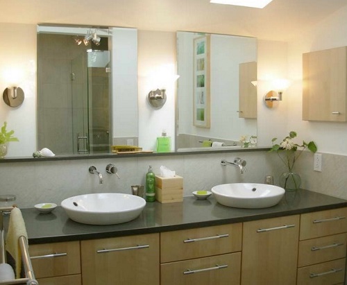 Pair of lights on both sides of mirror in bathroom.