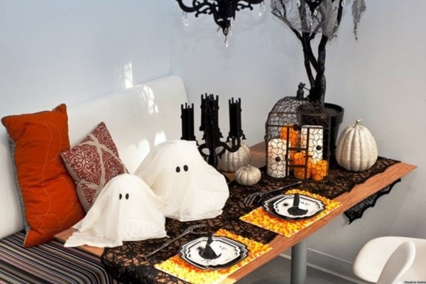 Halloween decor for dinner table