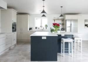 Classic white and black kitchen design idea